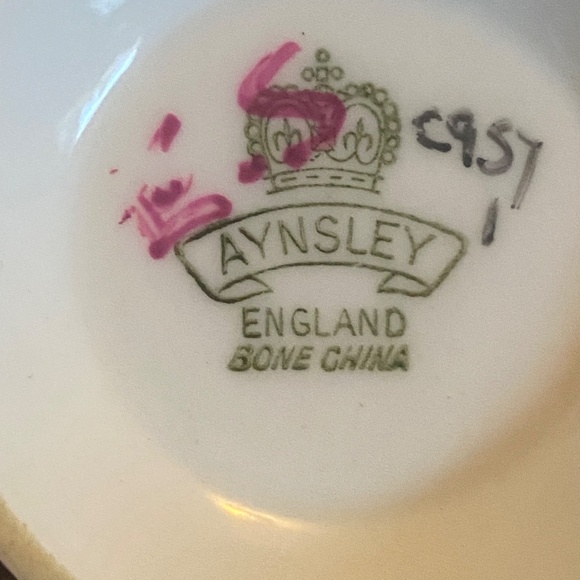 Vintage Aynsley Swirl style Rose Pattern teacup & saucer set - Picture 14 of 16